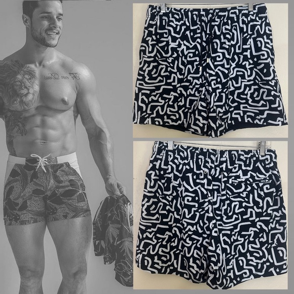 Capelle Swim Trunks Large runs small 32-40" waist 5.5" inseam Nylon blend - Picture 1 of 4